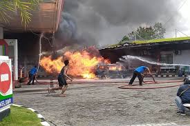 Maybe you would like to learn more about one of these? Mobil Terbakar Di Spbu Warga Melarikan Diri Usai Terjadi Ledakan Halaman All Kompas Com