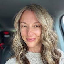 Ellen Comeau's Instagram, Twitter & Facebook