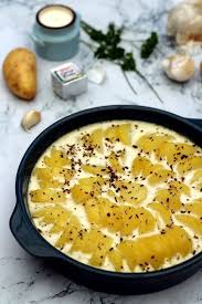 Gratin De Pommes De Terre Au Fromage Ail Fines Herbes Amandine Cooking Gratin Pomme De Terre Pomme De Terre Au Fromage Gratin De Pommes