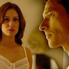 Manuel llama a Eva en busca de respuestas "Necesito saber qué paso tras la  redada"