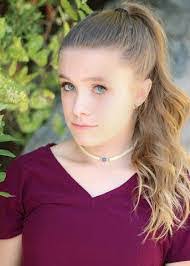 Clarissa Bean's Instagram, Twitter & Facebook