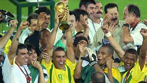 ويحتل منتخب البرازيل، صدارة المجموعة الأولى، بتسع نقاط وكانت البرازيل ضمنت التأهل إلى دور الثمانية، بينما تتنافس كولومبيا والإكوادور وبيرو وفنزويلا على ثلاثة مقاعد أخرى. Ø¥Ù†Ø¬Ø§Ø²Ø§Øª ÙˆØ£Ù„Ù‚Ø§Ø¨ Ù…Ù†ØªØ®Ø¨ Ø§Ù„Ø¨Ø±Ø§Ø²ÙŠÙ„ Ø³Ø¨ÙˆØ±Øª 360