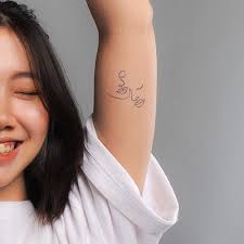 2 hình xăm mini cute ở vai; 50 Hinh XÄƒm Mini á»Ÿ Cá»• Tay Canh Tay Cho Ná»¯ Ä'áº¹p Va Y NghÄ©a Nháº¥t Inkaholic