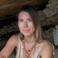 Laura Sacks's Instagram, Twitter & Facebook