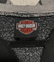 I've got a pet peeve for uneven hoodie strings, and i find that if i even them up and tie them just below the eyelets, i can pull both out at the same time to tighten the hood, but neither. Harley Davidson Fraziers Buford Ga Two Tone Cut V Neck Kangaroo Pocket Hoodie With Flames On Sleeves And Hood Boardwalk Vintage