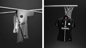 Une grande première pour un club de football européen. How Psg Has Embraced Fashion And Culture To Become Football S Hippest Team Urban Pitch