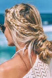 Our Ideas Of Summer Hairstyles Will Save You From Hot Weather Humidity And Frizz We Have Styling Options Fo Medium Hair Styles Hair Styles Summer Hairstyles