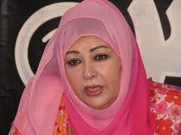 حلت الفنانة عفاف شعيب ضيفة على برنامج شيخ الحارة والجريئة الذي تقدمه المخرجة ايناس الدغيدي ويعرض على قناة القاهرة والناس، وخلا اللقاء تم سؤالها عن أسباب دفاعها عن. Ø¹ÙØ§Ù Ø´Ø¹ÙŠØ¨ ØªØ²ÙˆØ¬Øª Ù…Ù† Ø­Ù…Ø§ Ø£ØµØ§Ù„Ø© ÙˆØ§Ù†ÙØµÙ„Øª Ø¹Ù†Ù‡ Ø¨Ø³Ø¨Ø¨ Ø§Ù„ØºÙŠØ±Ø© ØµÙˆØ± Ù†Ø§Ø¯Ø±Ø© Ù…Ù† Ø²ÙØ§ÙÙ‡Ù…Ø§