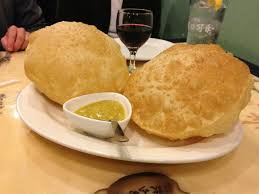 Jenis roti ini kaya akan serat dan warna coklatnya. 15 Makanan Khas India Yang Popularitasnya Sudah Mendunia