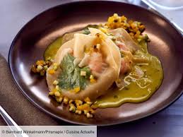 Ravioles De Gambas Sauce Curry Coco Recettes Recette En 2020 Plat Gastronomique Recette Curry Coco
