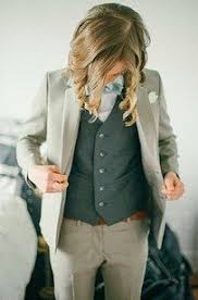 16 Dapper Brides Who Said No To A Dress Mit Bildern Lesbische Hochzeit Hosenanzug Braut Kleider