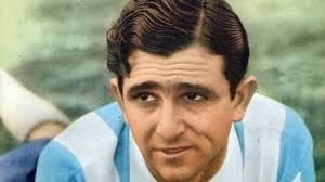 Es un histórico ídolo de Racing, murió hace 24 años y todavía figura en los  padrones electorales