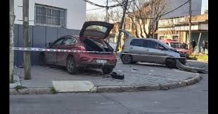El video de los jóvenes tomando alcohol y a alta velocidad justo antes de chocar un conductor de un audi que iba a más de 160 km/h chocó contra una columna y como consecuencia del accidente murieron dos hermanas de 22 y 26 años. Lo Asaltaron En Lanus Persiguio Al Motochorro Y Mato A Un Automovilista En Gerli Diario La Union Informando Desde 1897