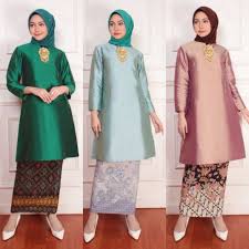 Model encim pada kebaya ini tak lepas dari kesan modern dan unik. Harga Bajukurung Terbaik Agustus 2021 Shopee Indonesia