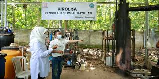Sebab di dunia, kecelakaan lalu lintas lebih mematikan dibandingkan kejadian lain. Pasutri Ini Kantongi Rp 3 Juta Sehari Dari Limbah Kayu Jati Untuk Pupuk Cair Halaman All Kompas Com