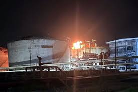 Reaviva fuego en Pajaritos, Veracruz; Pemex descarta riesgos