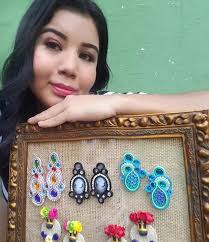 Hola!! Mi nombre María José Escoto, reconocida por mis amigos como Majito,  Licenciada en Contaduria Pública y Finanzas. Soy Creadora y Propietaria de  la Marca Handmade by Majito diseño Joyeria Artesanal con