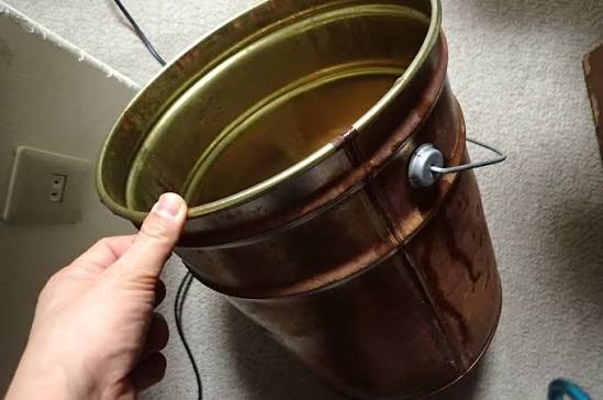 ペール缶が錆びた | 昨年、水がめ代わりに購入した大きめのペール缶が錆びまくっていた（笑）。 | ミニ盆栽の記録 http://recdiet5.blog.fc2.com/ | Flickr