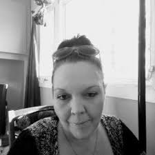 Lori Deforest's Instagram, Twitter & Facebook