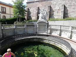 Creşterea debitului are loc din amonte spre aval: Ploaia De Cuvinte Marea Hoinareala Donaueschingen Si Freiburg