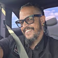 2020 Chrysler 300 in for installation of some @lightingtrendz prebuilt  headlights outfitted with demon eyes, projector halos and drl ribbons  paired to a blueghozt. In addition, we added some grille lighting while