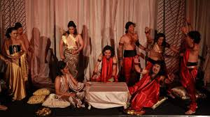 Secara tradisional, penulis mahabharata adalah begawan byasa atau vyasa. Kisah Pandawa Dadu Dalam Sentuhan Kekinian