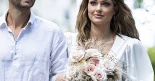 By tinkerbelle, january 18, 2008 in female fashion models. Caroline Receveur Et Son Frere Caroline Receveur Et Hugo Philip Arrivent A La Mairie Du 16eme Arrondissement A Paris Pour Leur Mariage Le 11 Juillet 2020 Purepeople