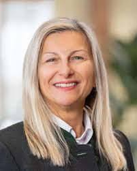 Petra Engel, Kandidatin zur GV-Wahl, Selbständig, Lebensgefährte Christian  und 3 Kinder, Marissa, Christan und Julian. Ich habe die Finanzen der  Gemeinde im Auge und bin als Finanzreferentin der Gemeinde sehr glücklich,  dass