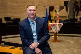 To connect with johan, sign up for facebook today. Kersvers Burgemeester Johan Tollenaere Open Vld Ik Kan Echt Wakker Liggen Van Dossiers Maaseik Hln Be