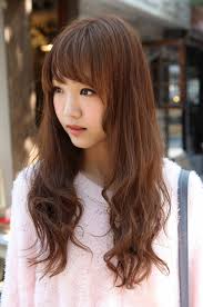 In this hair style the bottom of the hairs are shaped in the form of the waves but forehead is covered with hairs. Cute Korean Hairstyle For Girls Long Brown Hair With Bangs Hairstyles Weekly