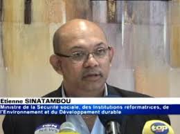 Etienne Sinatambou face à la presse ce samedi : « l'opposition ne montre  plus de respect. »