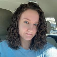 Hairstylist specializing in curly hair cuts