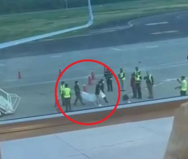 28-Year-Old Woman Passes Away During Flight, But No One Notices Until After They Landed