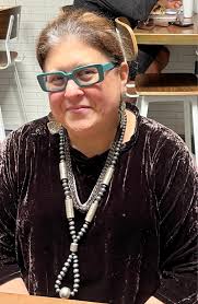 Check the earrings. Sharona Flemming had earrings like those in one  episode.