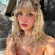 Emma Graber's Instagram, Twitter & Facebook