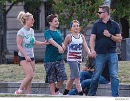 Britney spears has seen her children twice in the past three days after she agreed visiting time with. Britney Spears Explores Berlin With Sons During Kevin Federline Child Support Battle
