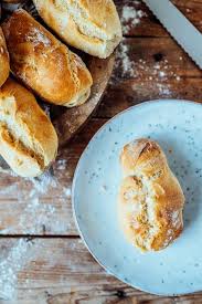 Baguette Brotchen Ohne Kneten Fruhstucksduft Liegt In Der Luft Knusperstubchen Rezept In 2020 Brot Backen Rezept Einfach Brot Selber Backen Rezept Brot Backen Einfach