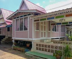 Assalamuakaikumrumah panggung ini berada di kampung saradan desa sindangsuka kecamatan cibatu kabupaten garut jawa baratpemilik rumah ini namanya bapak. Cat Rumah Kampung Desainrumahid Com