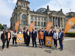 Der/die abgeordnete ihres wahlkreises hat immer ein offenes ohr für sie. Bundestagswahl Freie Wahler Wahlen Hubert Aiwanger Zum Spitzenkandidaten Presseportal