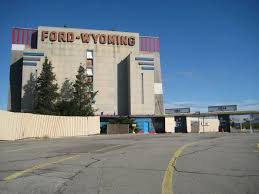 Ford Wyoming Drive In 10400 Ford Road Dearborn Br P Visit The Largest Drive In Theater In The Worl Drive In Movie Drive In Movie Theater Drive In Theater
