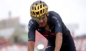 El policía Luis Aguas, amigo de Richard Carapaz, sigue de cerca el  desempeño de la 'Locomotora del Carchi'