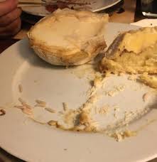 Nato da un errore di un pastore, è diventato il formaggio sardo più conosciuto dopo il pecorino. Ho Trovato I Vermi Nel Formaggio Prelibatezza Vietata Ma Ora Gli Insetti