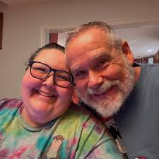 Molly Christmas? Gary Christmas? MERRY CHRISTMAS!!!!! Much love to you all!  #merrychristmas #garychristmas #mollychristmas #dogsarelife #dogsarefamily  #mollykissesforcuteness #bemerry #beyou #sendinglove #sendingpositivevibes  #bearsofinstagram