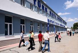 Çeşitli çevre problemleri ve diğer üniversitelere göre kıyaslandıgında daha kısıtlı olan kampüs imkanları. Turk Hava Kurumu Universitesi Ve Ogrenci Yasami Hakkinda Bilgiler Yurtlar Burada