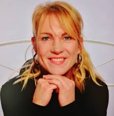 Ik hoop dat iedereen het jaar goed en fijn heeft afgesloten 🎆🎄🥂💜 Op 13  december is Rosie geboren, een heel tevreden meisje 👶🏼💕 Wij zijn nog  volop aan het genieten van deze