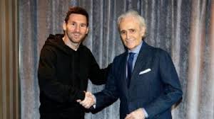 Nacido en una familia modesta (su madre tenía una peluquería y su padre era cabo de la guardia urbana), desde su infancia mostró una clara vocación. Messi And Jose Carreras Join Forces For Rare Childhood Leukaemia Research