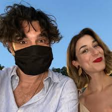 Maybe you would like to learn more about one of these? Xristoforos Papakaliaths Me Th Mariza Rizoy Sthn Epidayro Ebgalan Selfi Me Maska Bovary