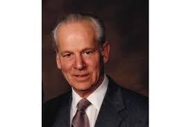 Earl Thayer's Instagram, Twitter & Facebook