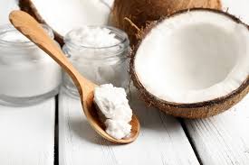 Le masque huile de coco multiplie les atouts charme pour vous séduire. Masque Cheveux Huile De Coco En 5 Recettes Precieuses La Beaute Au Naturel Tous Les Jours