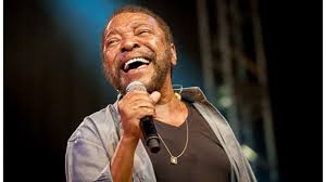 Ao norte está o complexo ferroviário no qual se localiza a estação cultura e o centro de campinas. Martinho Da Vila Latino Life